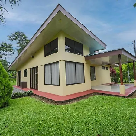 La Casa Amarilla Villa